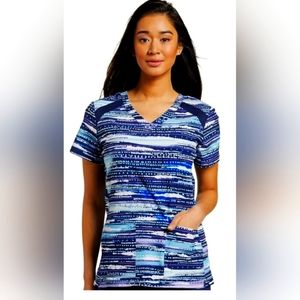 WHITE CROSS FIT 795 SCRUB TOP. LOTS OF DOTS. SIZE XS. NWT. (A18)